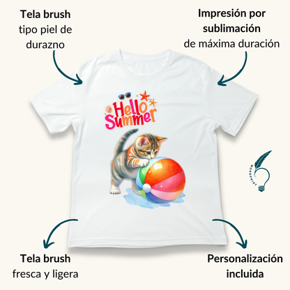 Playera Blanca de Mujer “Hello Summer” con Gatito y Pelota – Diseño Veraniego Personalizable