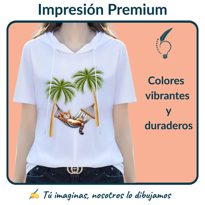 Blusa blanca con capucha para mujer | Gato en hamaca bajo palmeras – Diseño veraniego y tierno