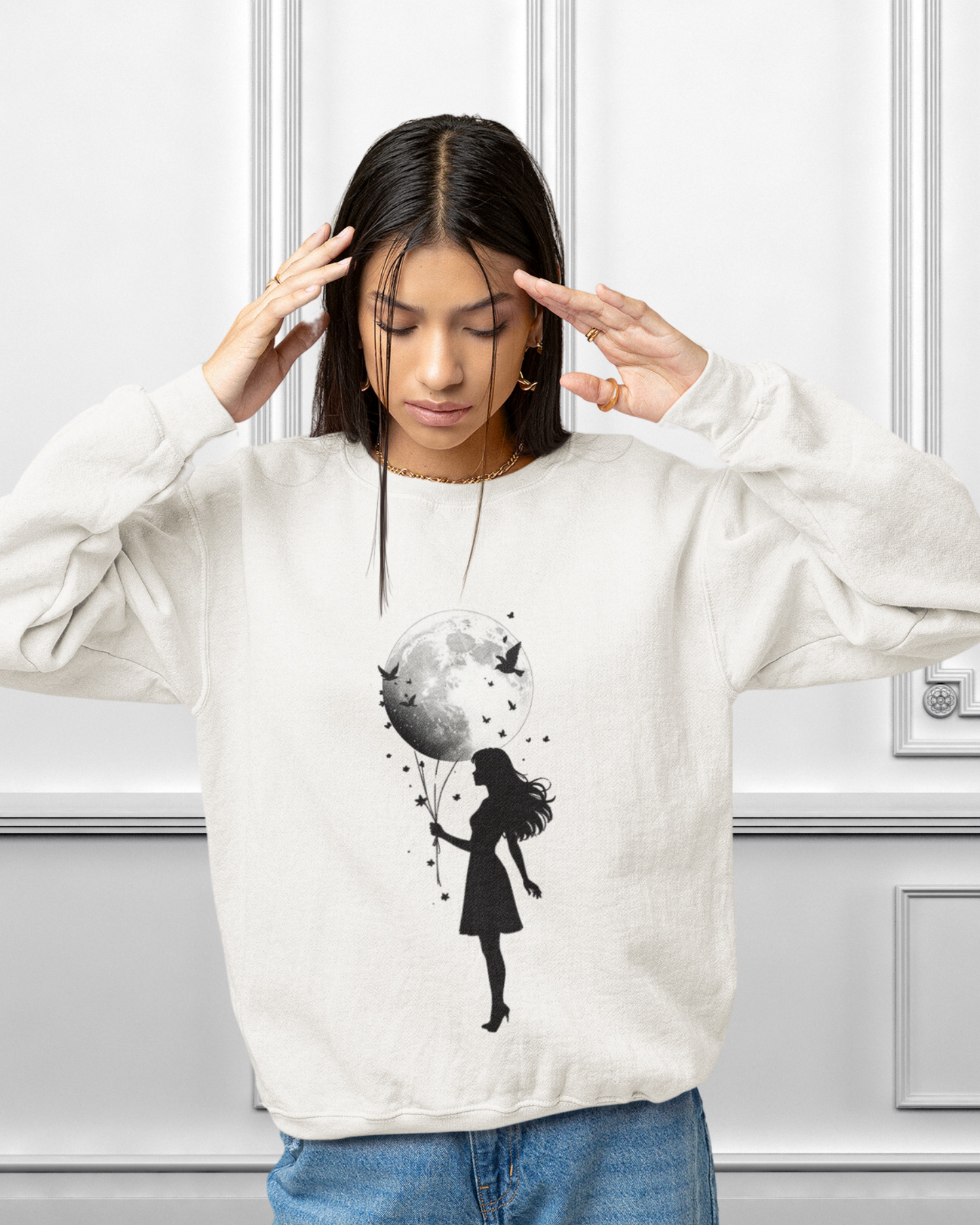 Sudadera blanca personalizada para dama. Mujer hacia la Luna